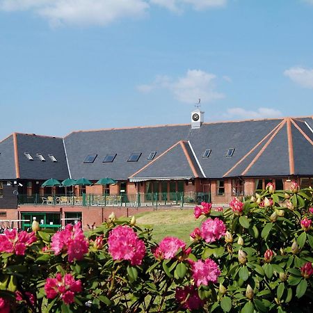 Wharton Park Golf & Country Club Bed & Breakfast บิวด์ลีย์ ภายนอก รูปภาพ